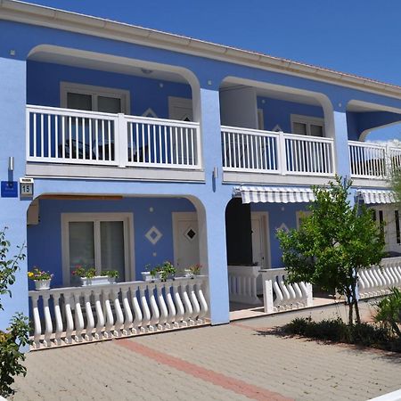 Marina Apartments Vir Exteriör bild